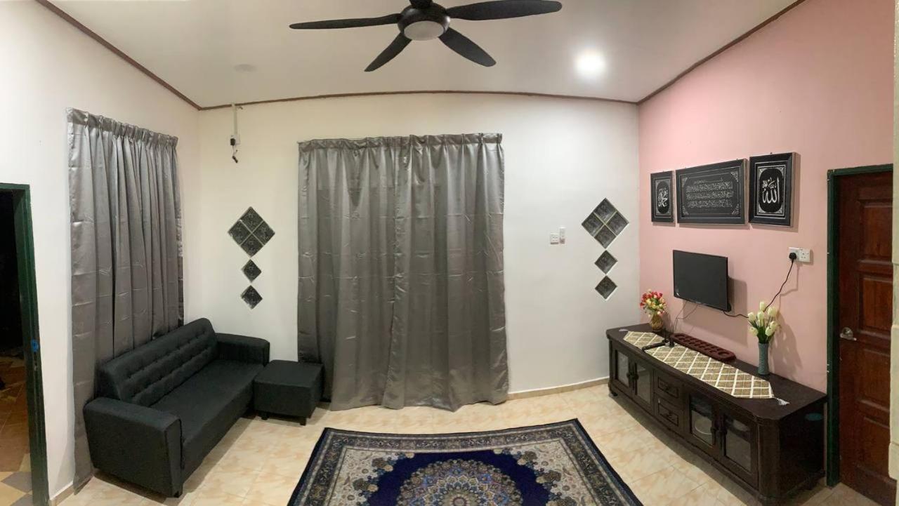 Lavender Homestay Desa Chendering 3 Bedrooms Куала Теренгану Екстериор снимка