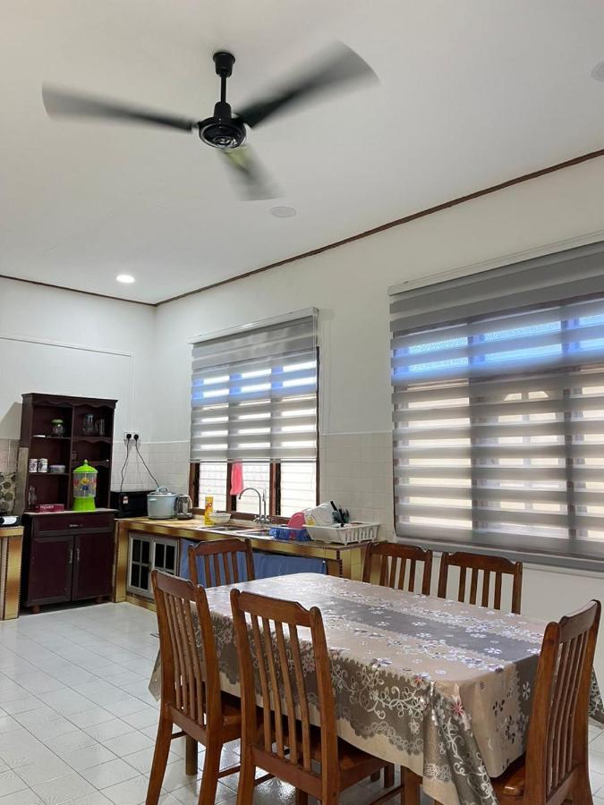 Lavender Homestay Desa Chendering 3 Bedrooms Куала Теренгану Екстериор снимка