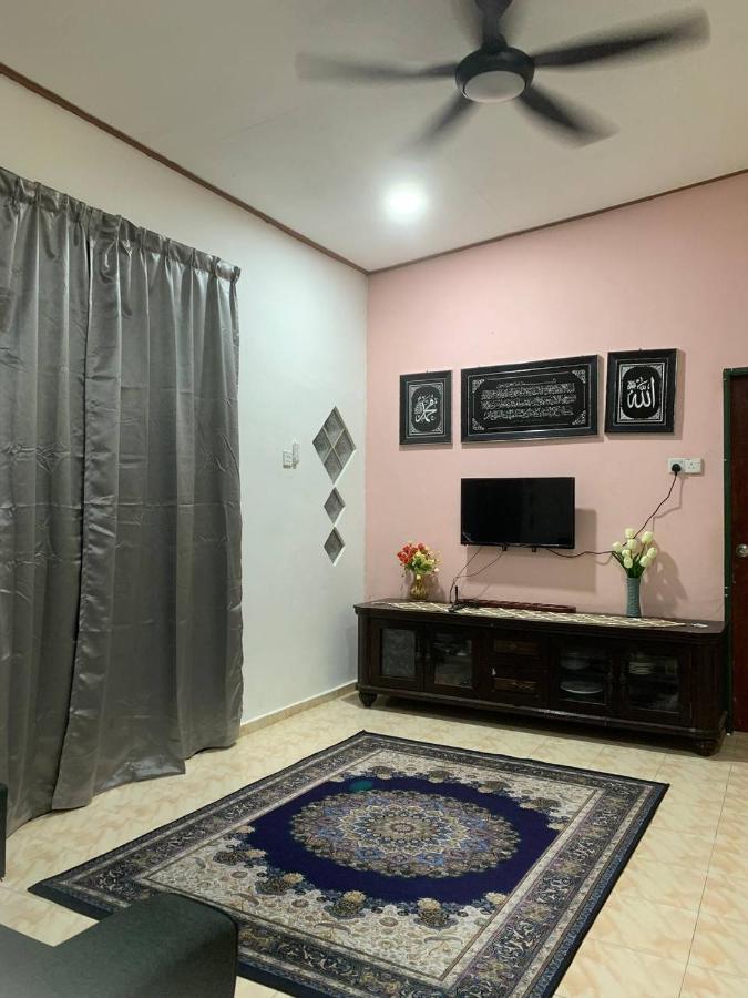 Lavender Homestay Desa Chendering 3 Bedrooms Куала Теренгану Екстериор снимка