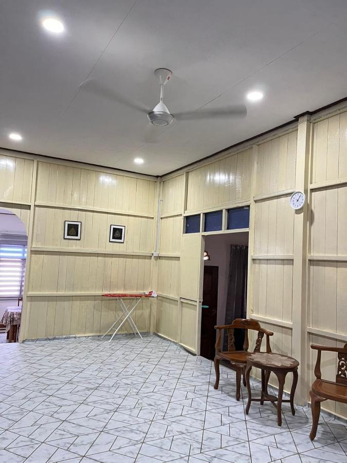 Lavender Homestay Desa Chendering 3 Bedrooms Куала Теренгану Екстериор снимка